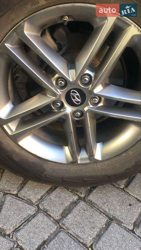 Фото Hyundai Santa FE з оголошення AUTO.RIA