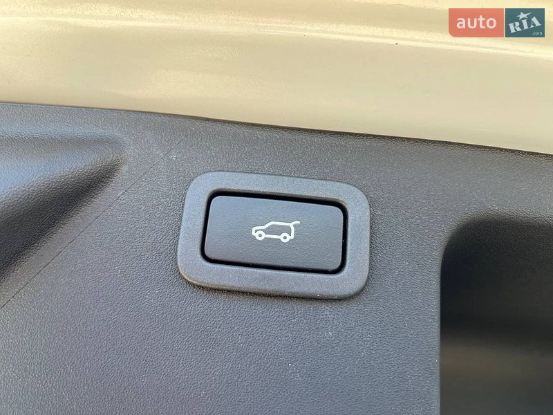 Фото Land Rover Discovery Sport з оголошення AUTO.RIA