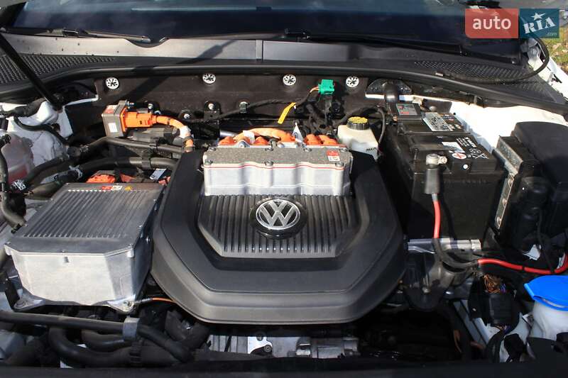Фото Volkswagen e-Golf з оголошення AUTO.RIA