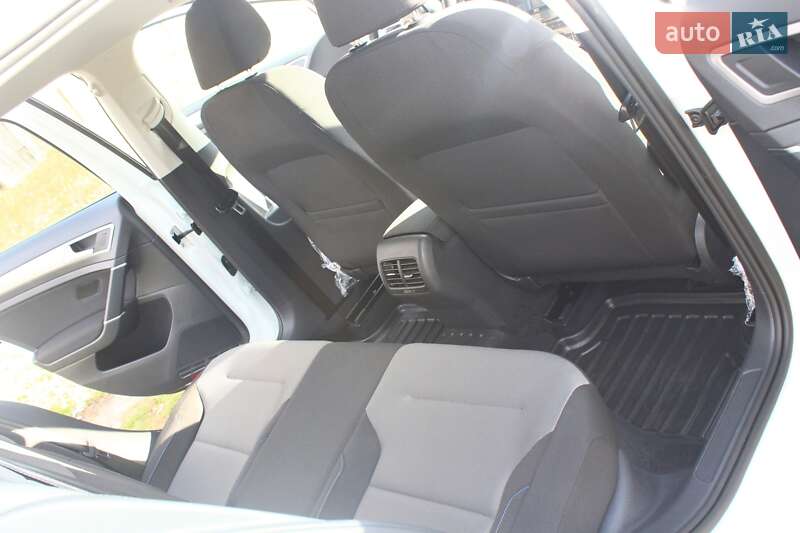 Фото Volkswagen e-Golf з оголошення AUTO.RIA