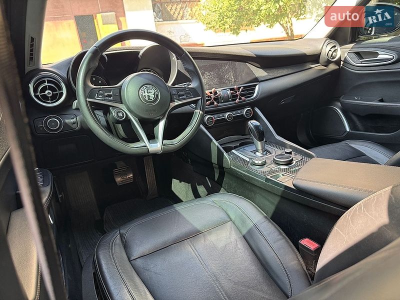Фото Alfa Romeo Giulia з оголошення AUTO.RIA
