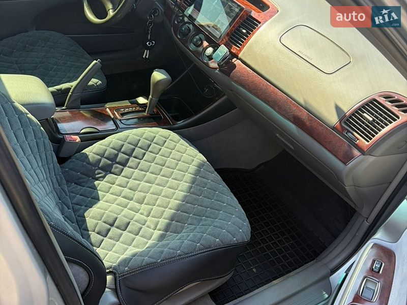 Фото Toyota Camry з оголошення AUTO.RIA