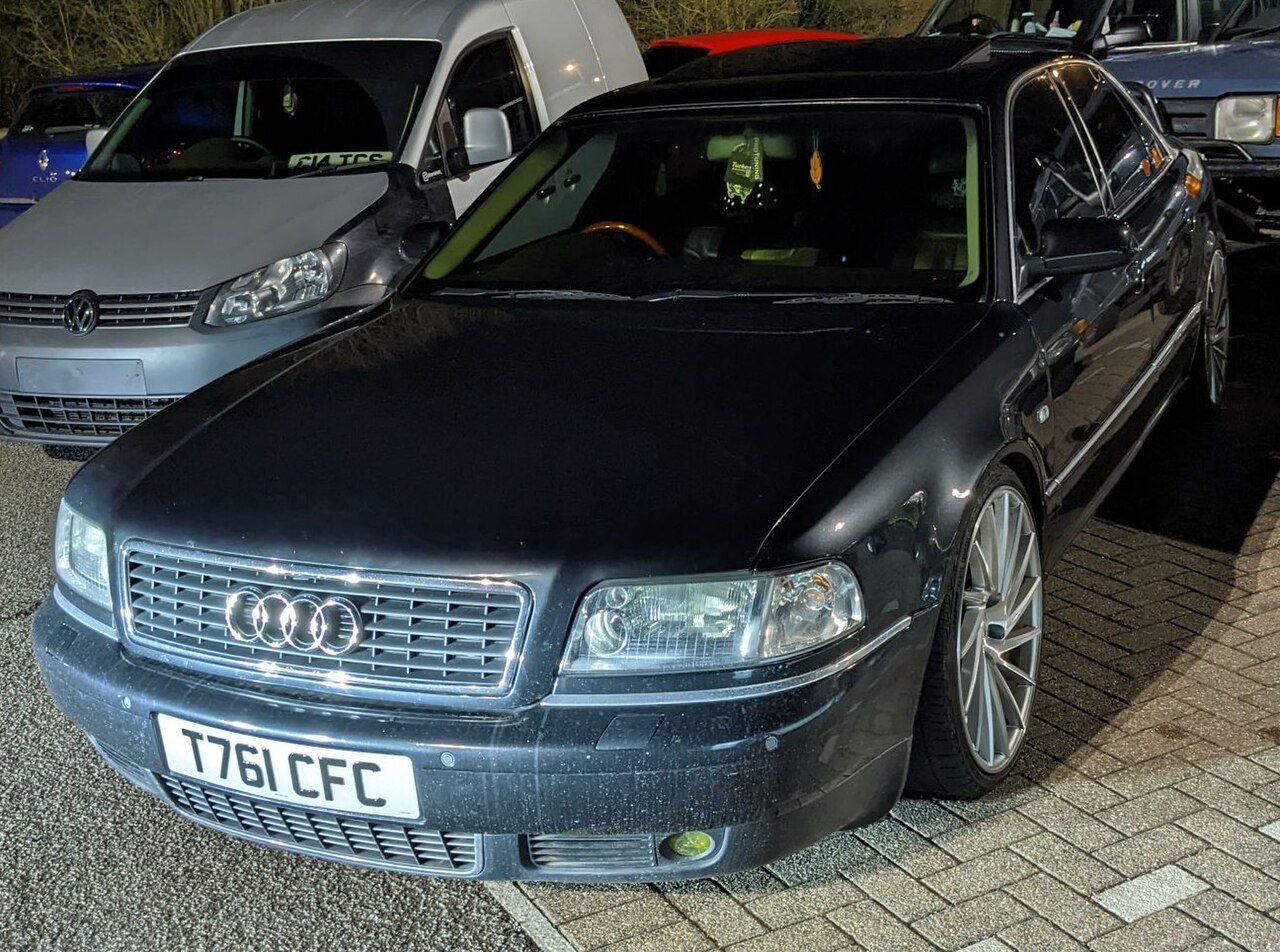 Фото AUDI A8 1999