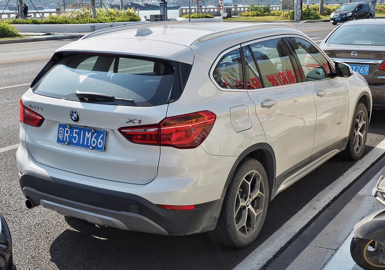 Фото BMW X1 2015