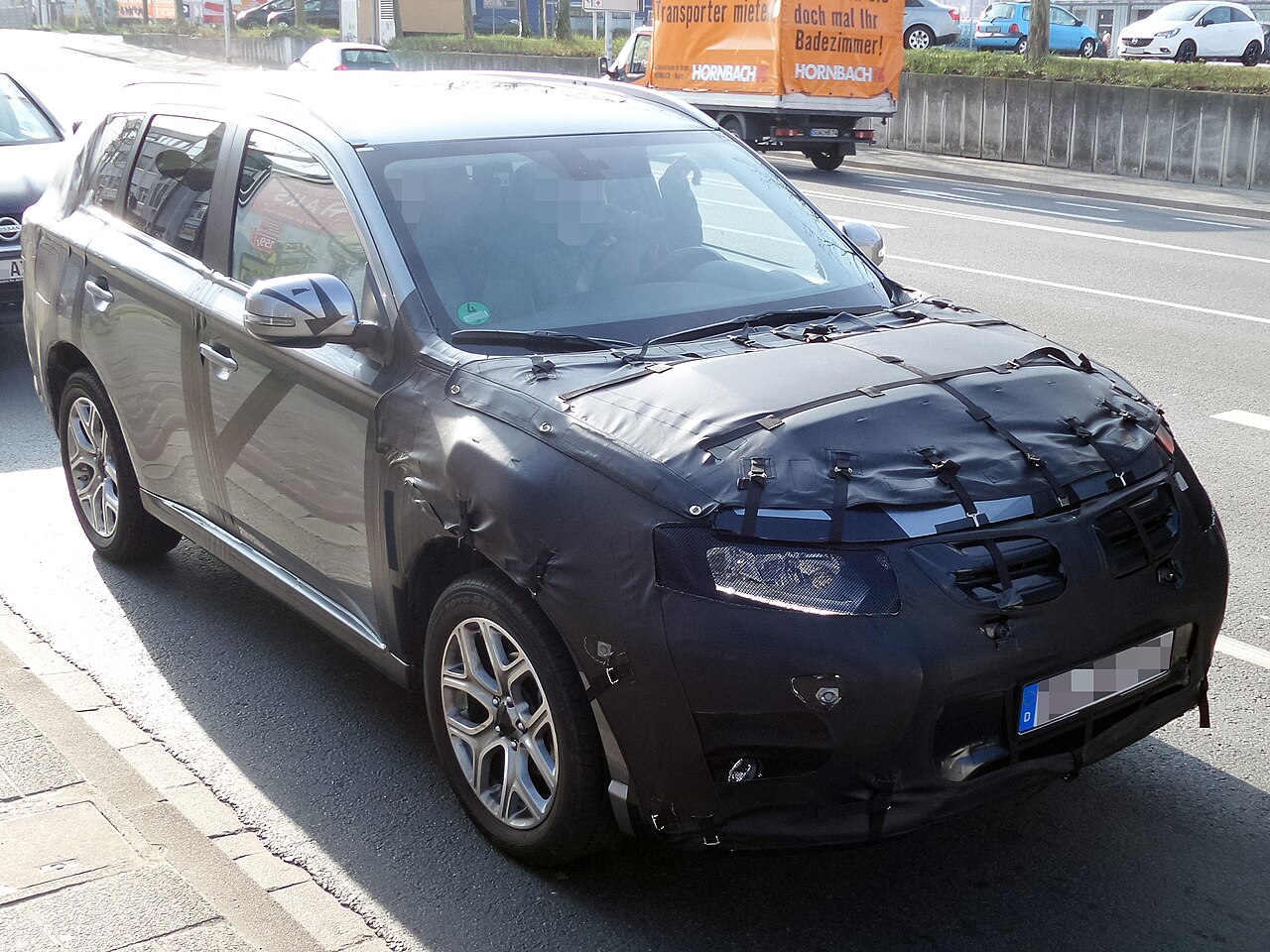 Фото MITSUBISHI OUTLANDER 2015