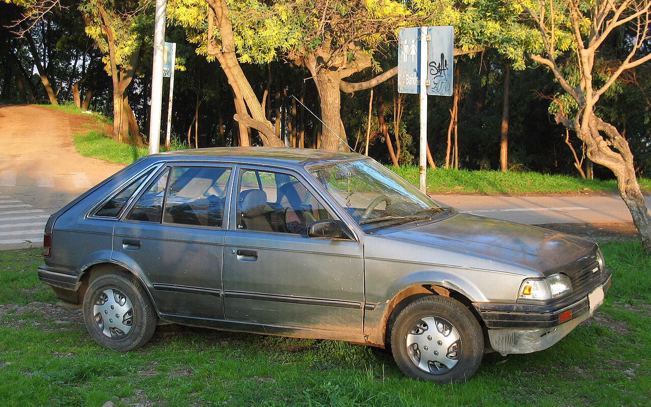 Фото MAZDA 323 1988