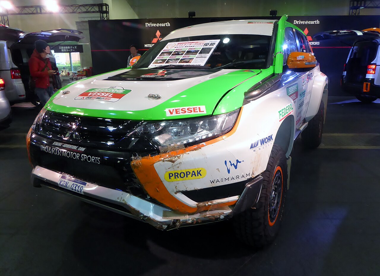 Фото MITSUBISHI OUTLANDER 2016