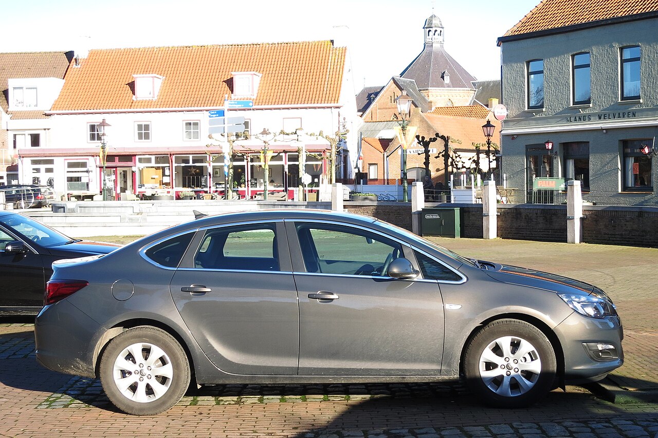 Фото OPEL ASTRA 2016