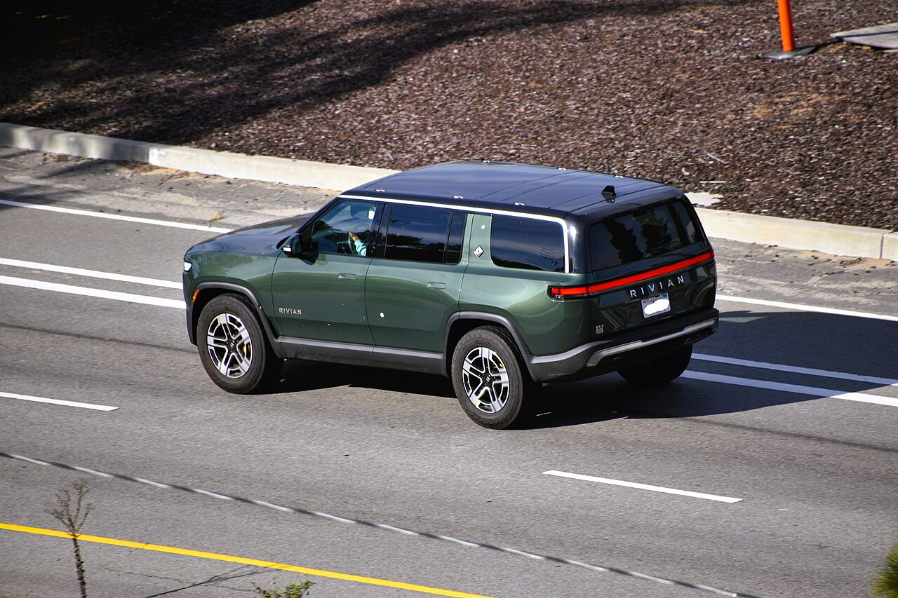 Фото RIVIAN R1S 2023