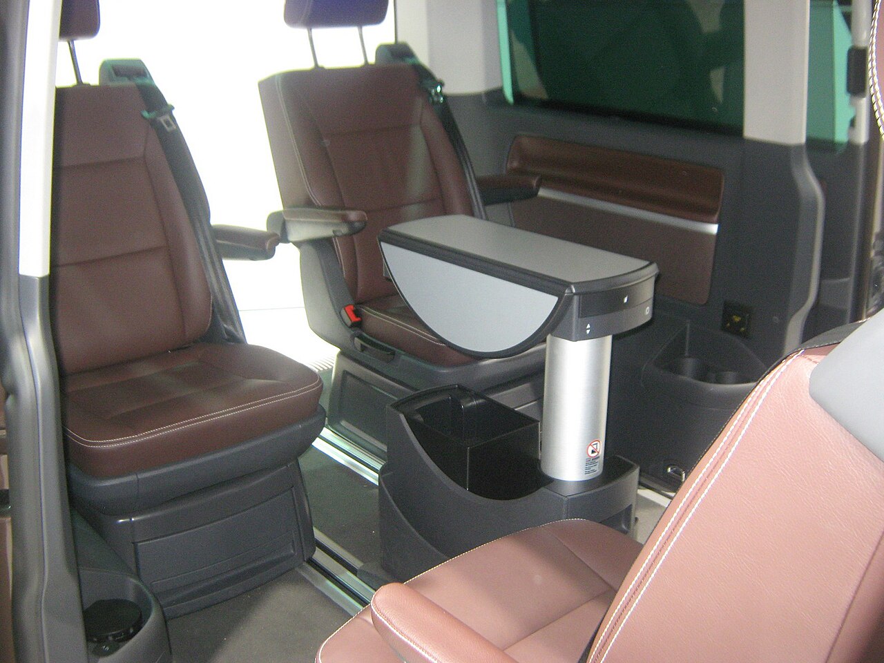 Фото VOLKSWAGEN MULTIVAN 2010