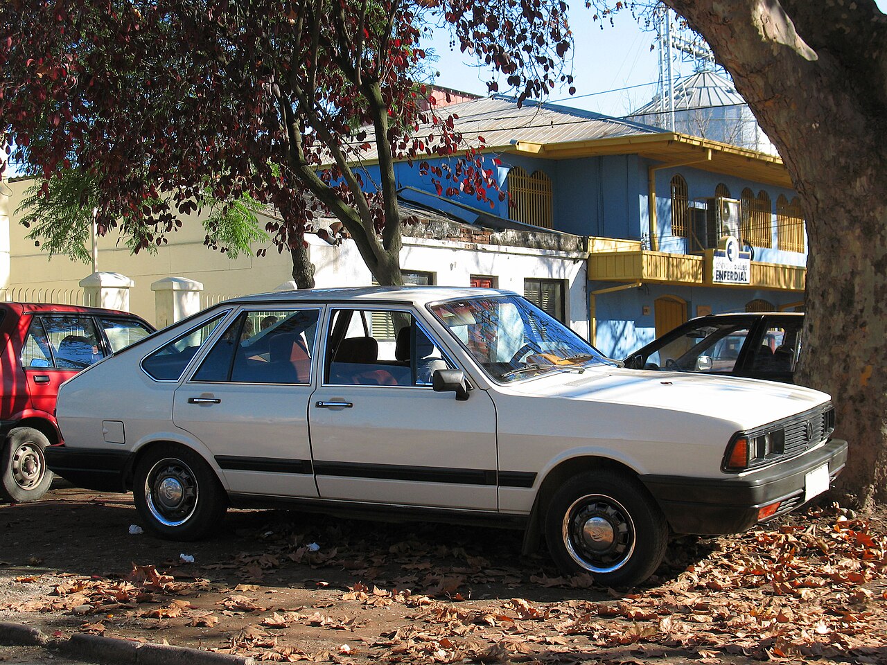Фото VOLKSWAGEN PASSAT 1989
