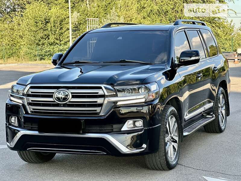 Фото TOYOTA LAND CRUISER 200 2018