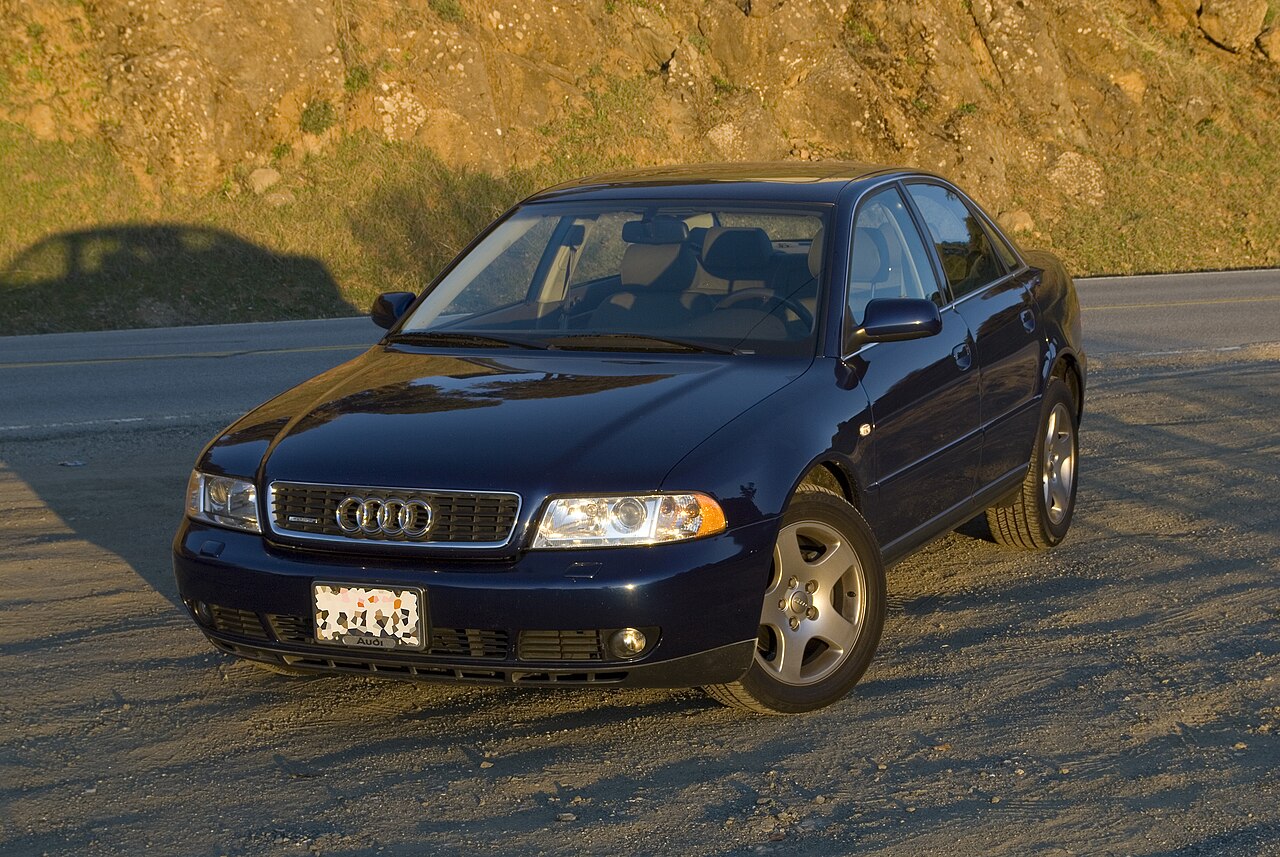 Фото AUDI A4 2001