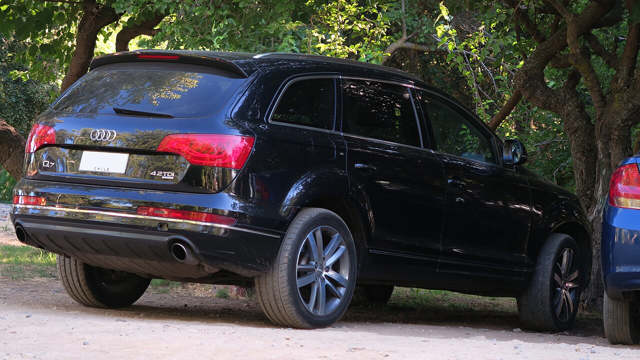 Фото AUDI Q7 2012