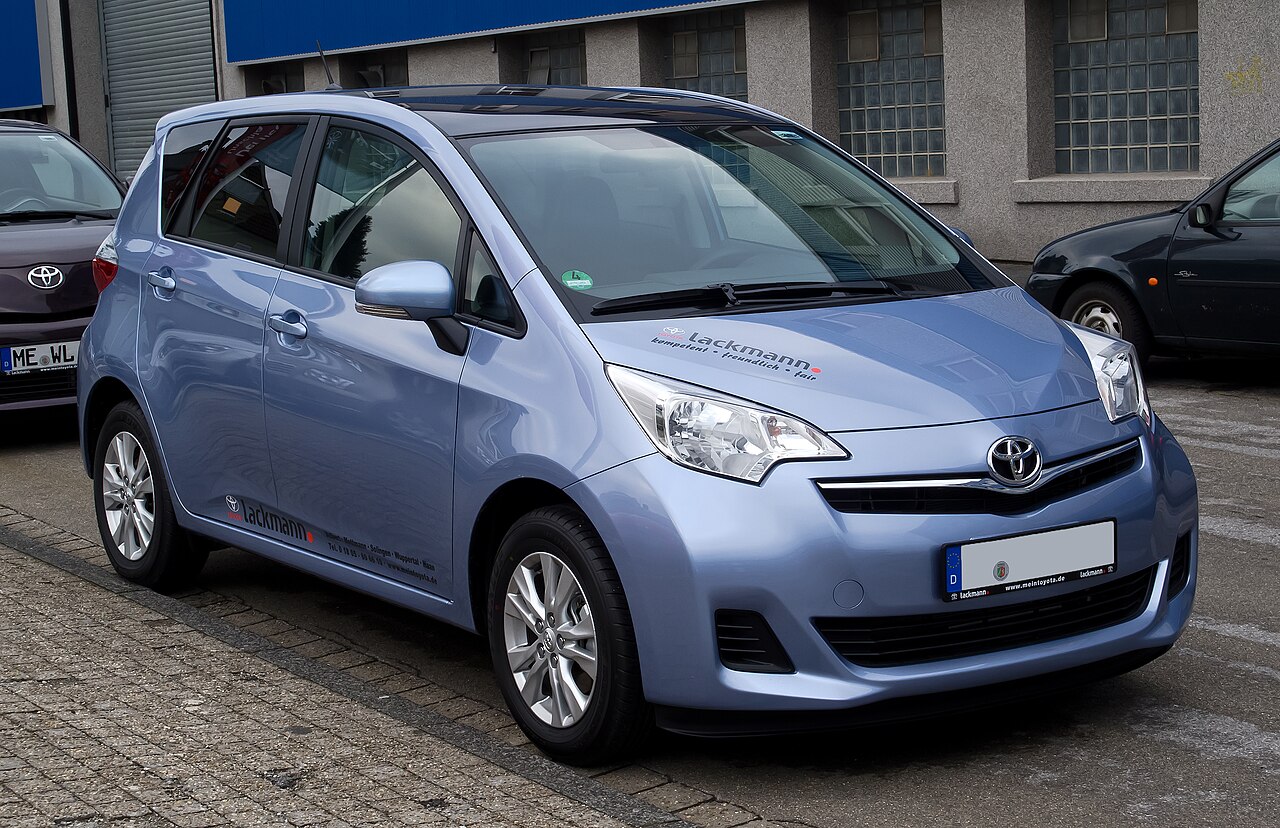 Фото TOYOTA VERSO S 2012