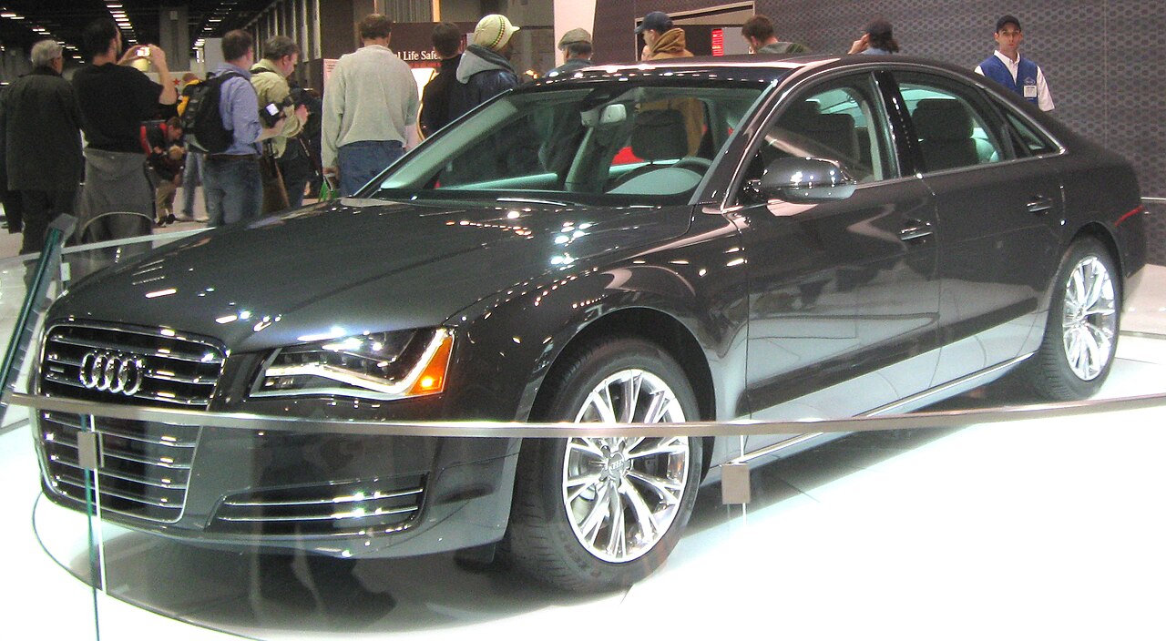 Фото AUDI A8 2011