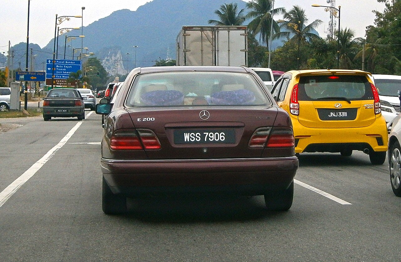 Фото MERCEDES-BENZ E 200 2002